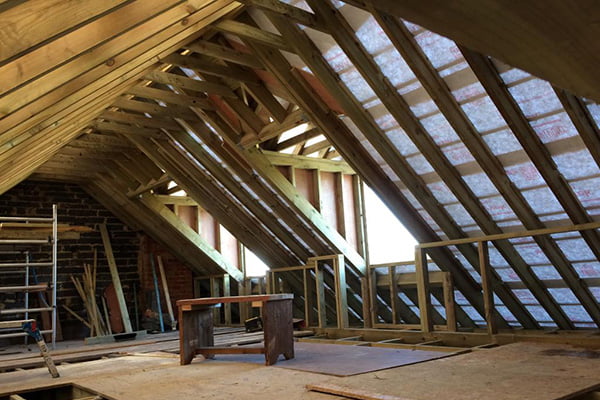 Detalii dulgherie lemn acoperiș